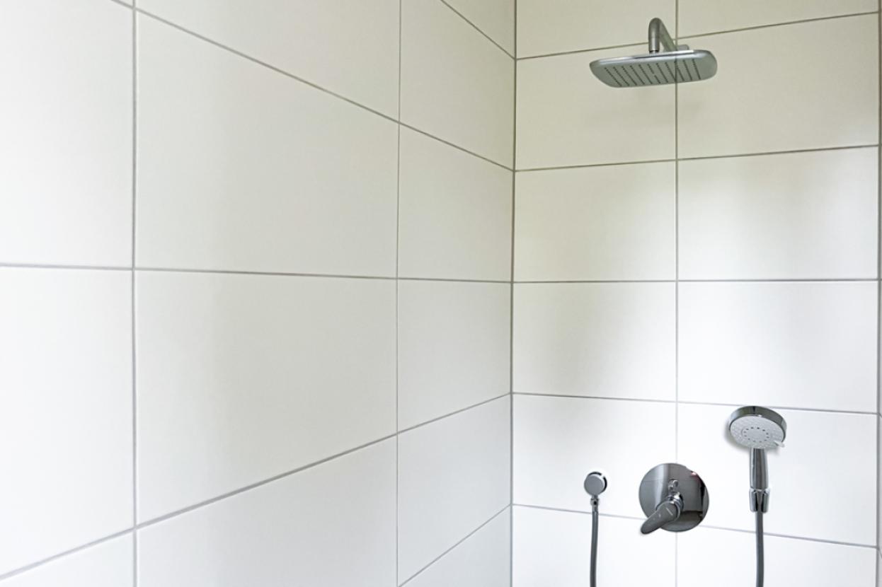 Große ebenerdige Dusche