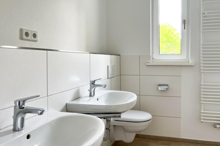 Großes klassisches Badezimmer