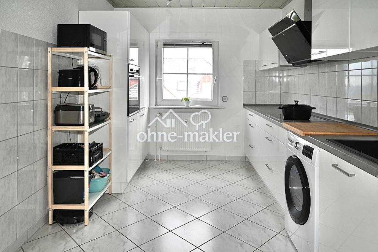 Küche mit Einbauküche