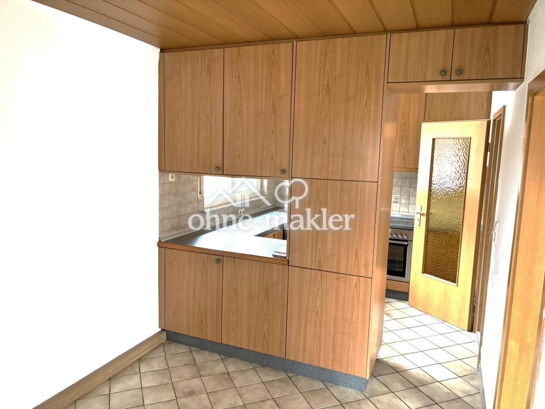 Ess-Zimmer mit Blick Küche