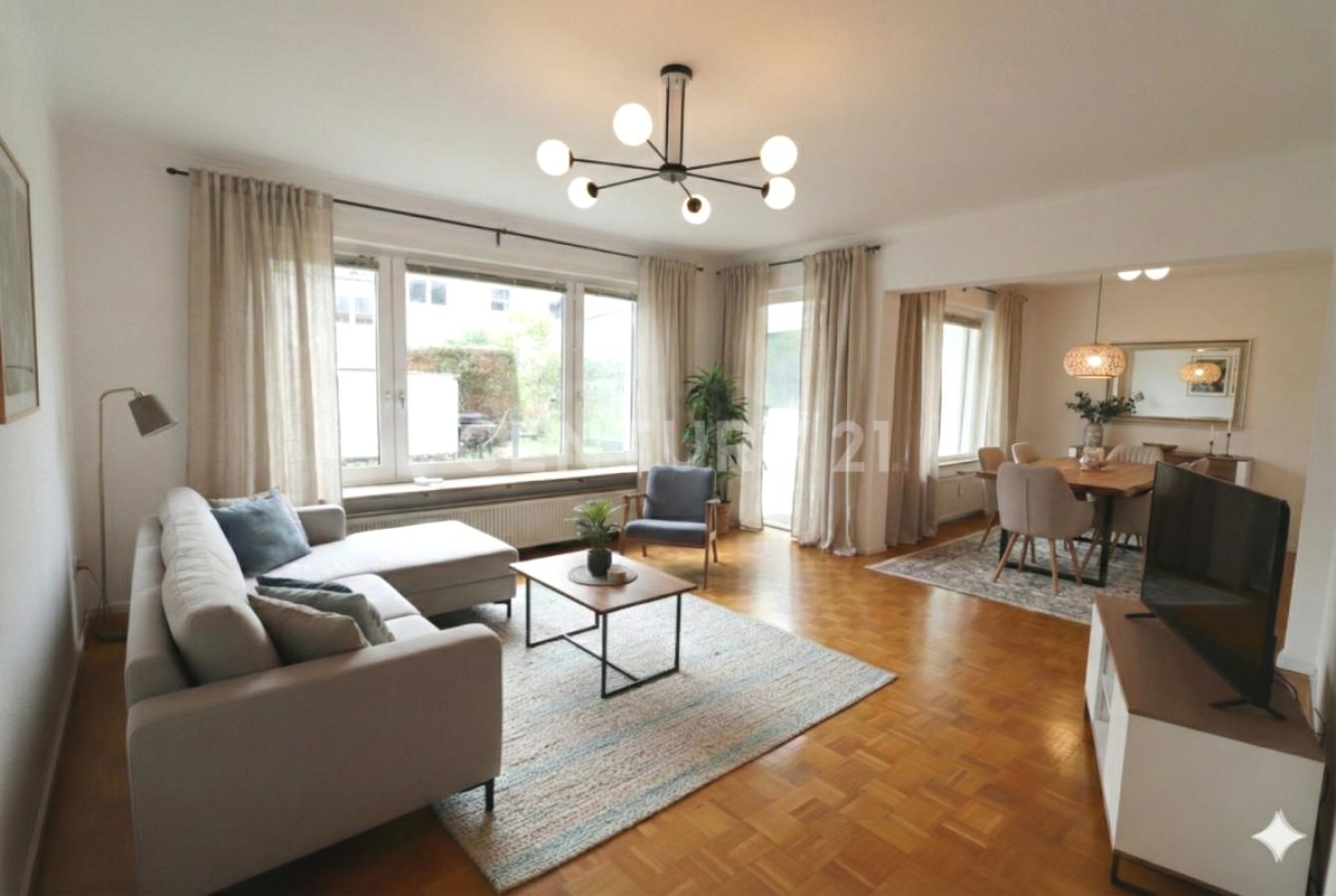 Wohn-Esszimmer , KI-verändert