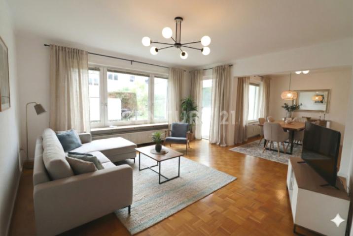 Wohn-Esszimmer , KI-verändert