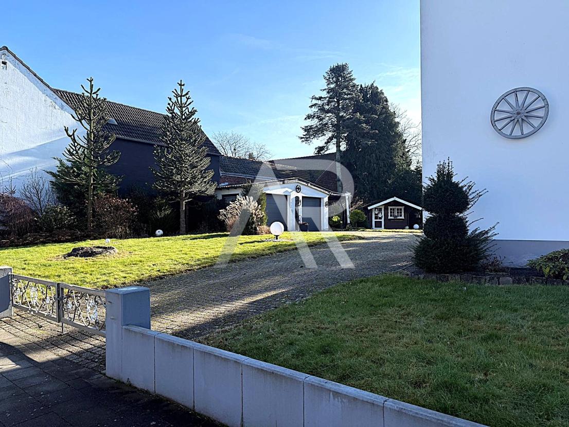 Zufahrt Garagen Gartenhaus