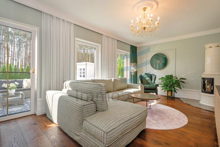 Wohnzimmer mit Kamin