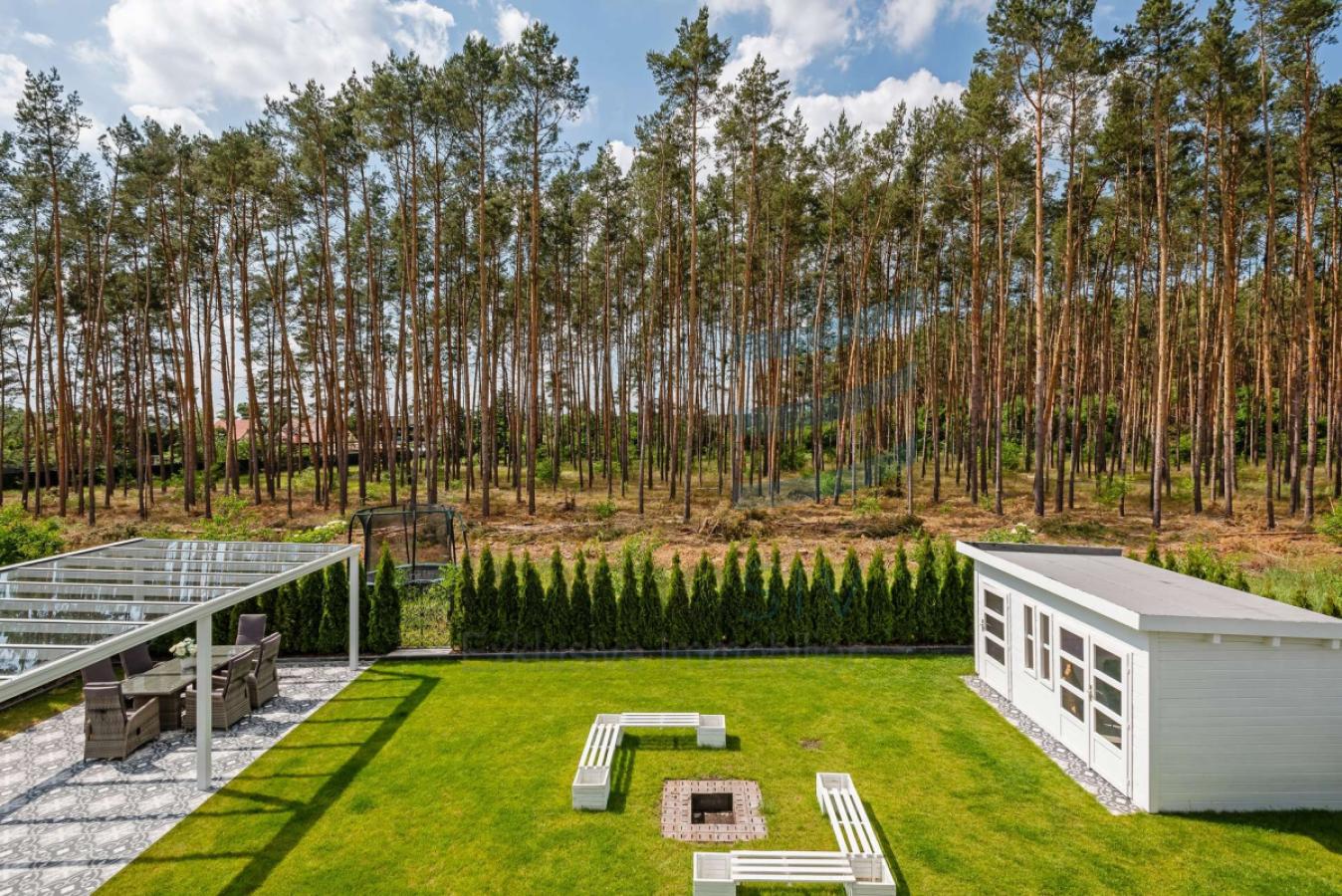 Blick Garten zum Waldessaum