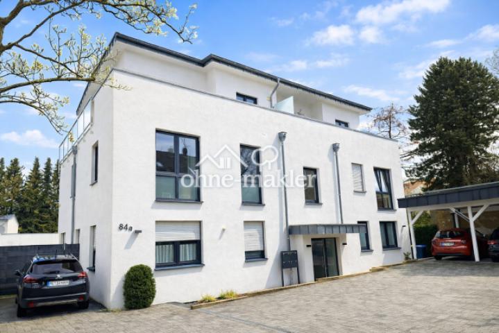 Objekt von außen mit Carport