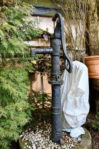 Brunnen im hinteren Garten