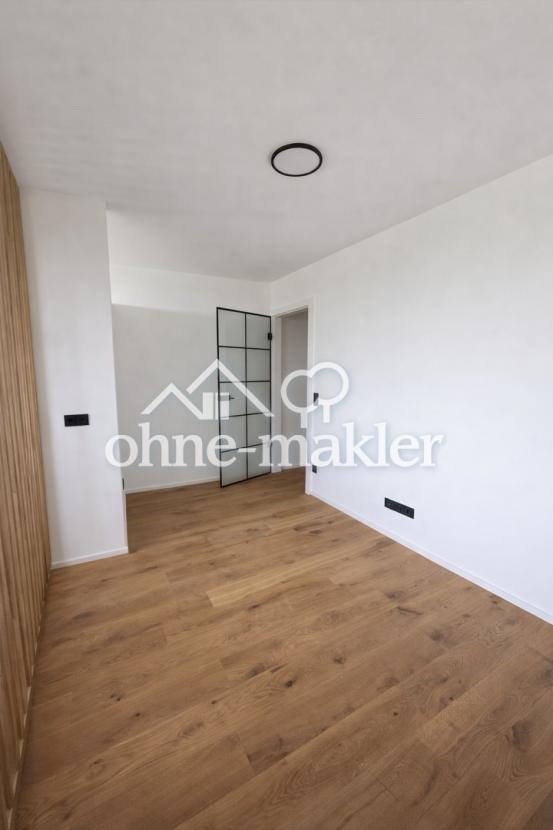 Heller Wohnbereich mit hochwer