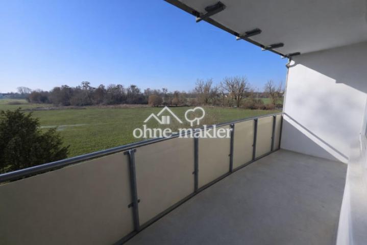 Sonniger Balkon mit traumhafte