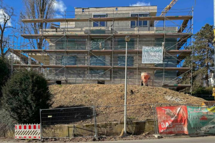 Straßen-Ansicht-Rohbau