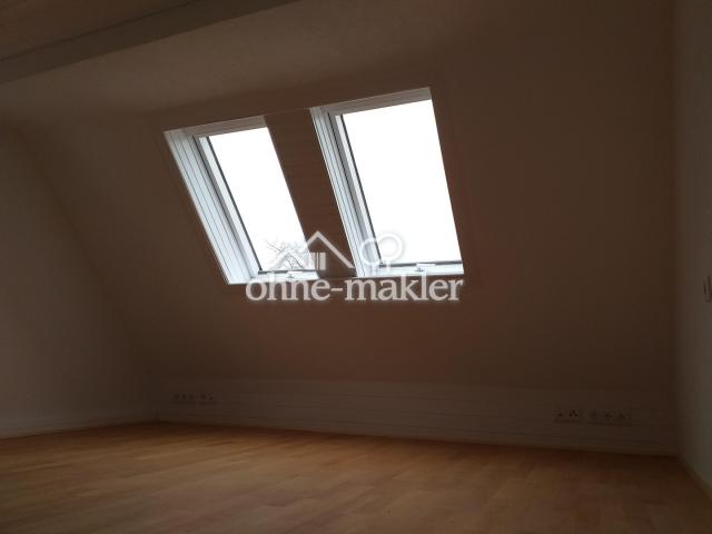 Wohn- Schlafzimmer DG