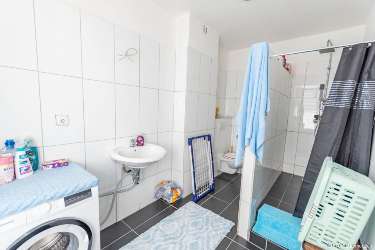 1. OG rechts - Badezimmer 1