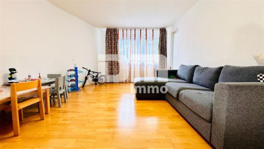 Wohn / Esszimmer / Zugang Balkon