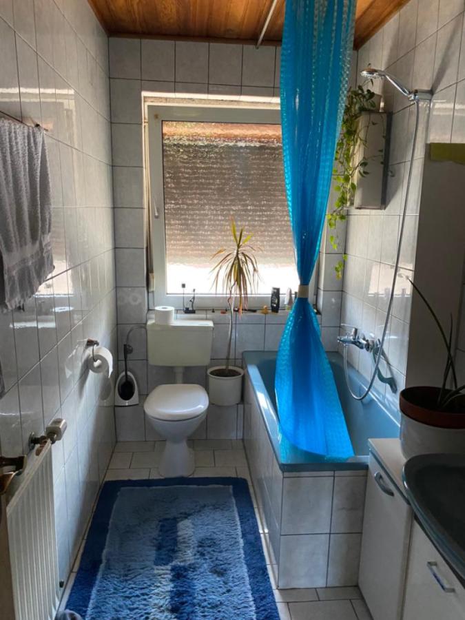 Ein Wohnungsbeispiel-Bad