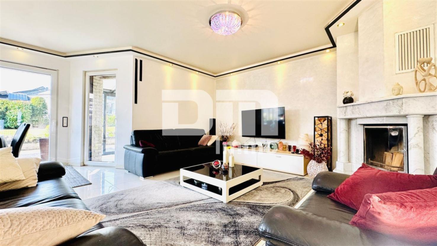 EG Offener Wohnbereich / Zugang Terrasse / Kamin