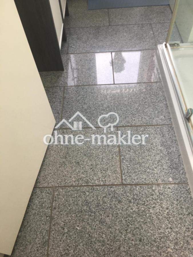 Bad- Granitfußboden