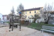 Spielplatz hinter dem Haus