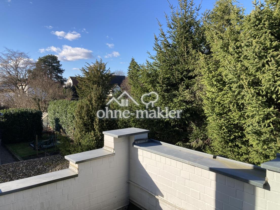 ... mit kleiner Dachterrasse