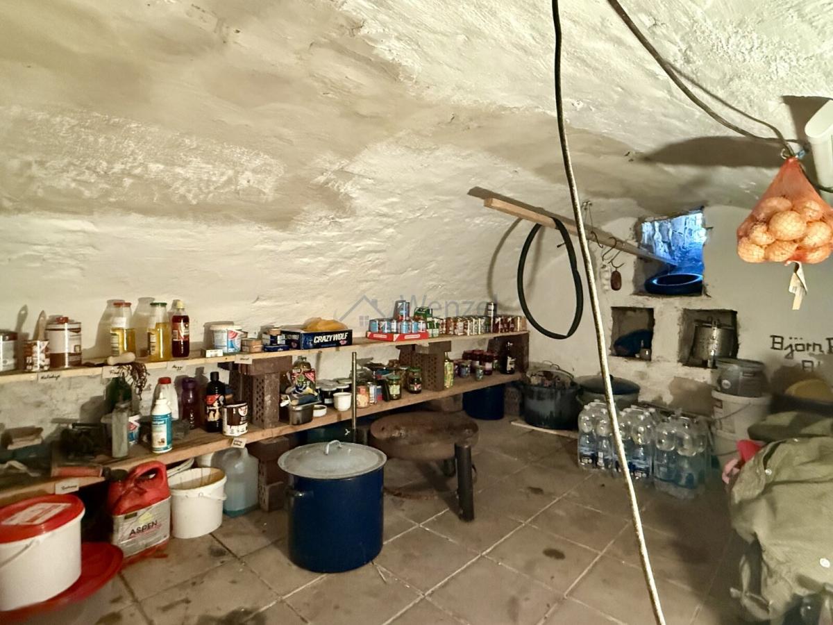 Gewölbe-Kellerraum, bereits saniert 