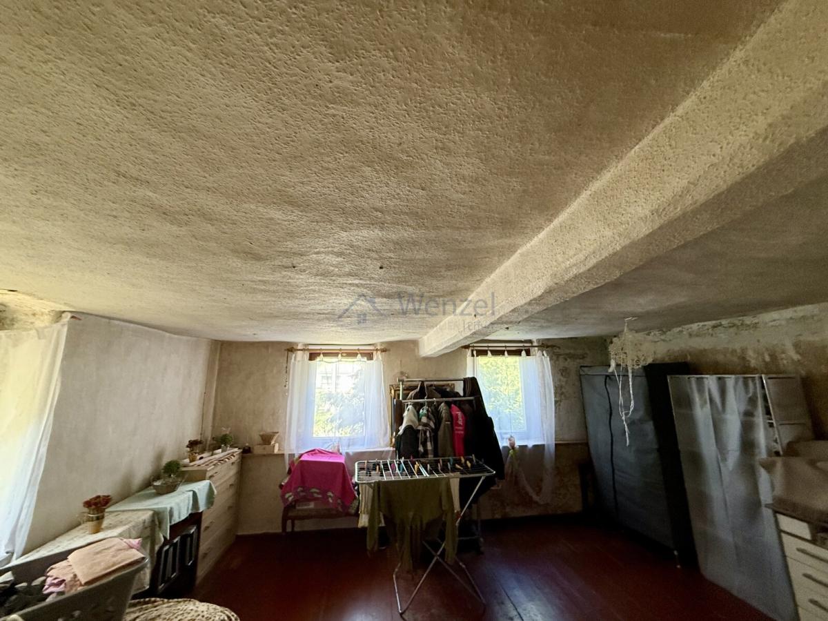 Noch nicht sanierte Decke