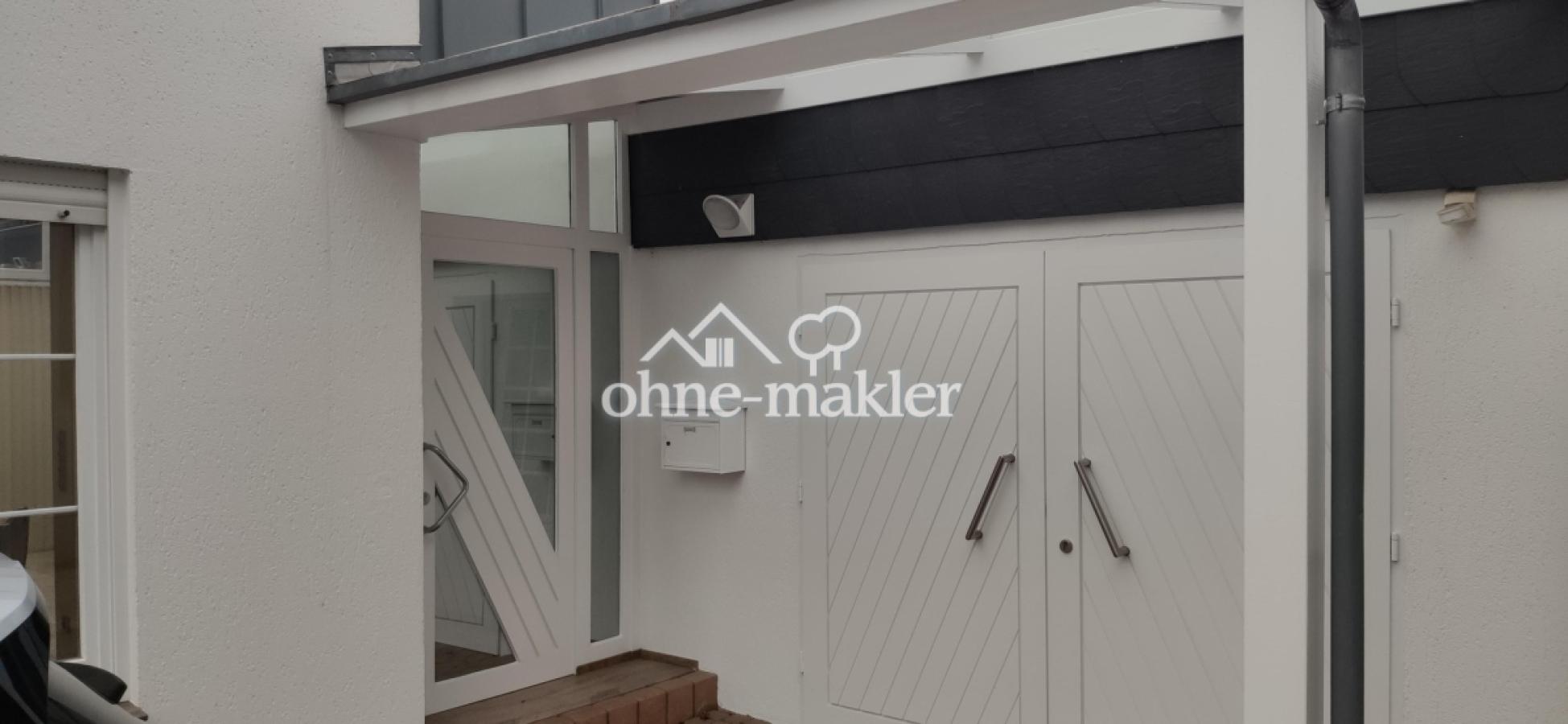 Haupteingang und Garage