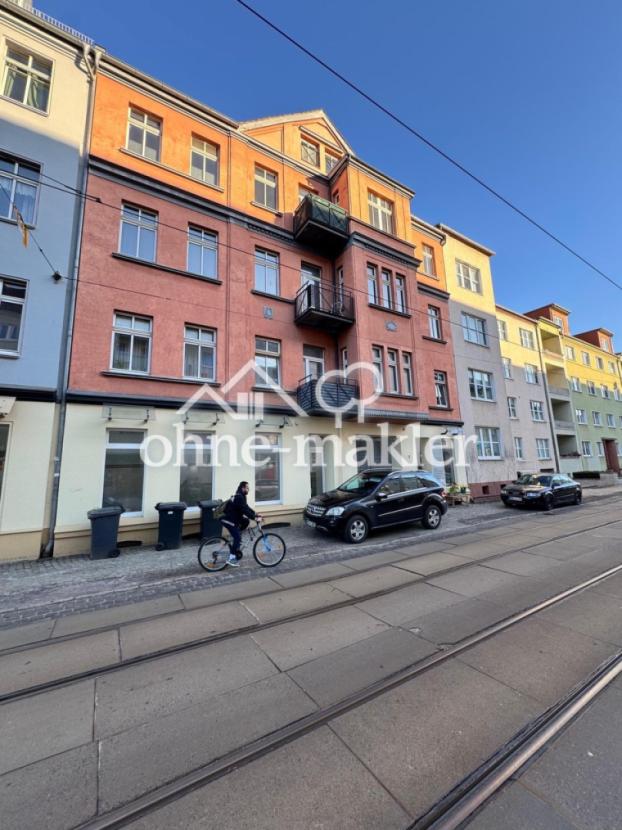 Verkehrssituation vor dem Haus