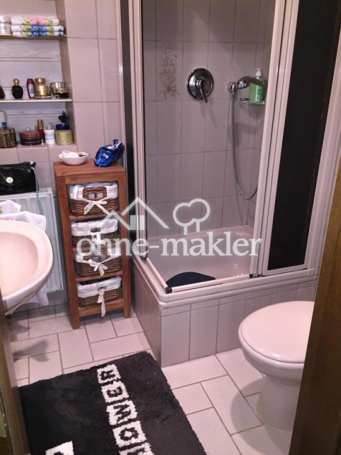 Duschbad mit WC und Waschtisch