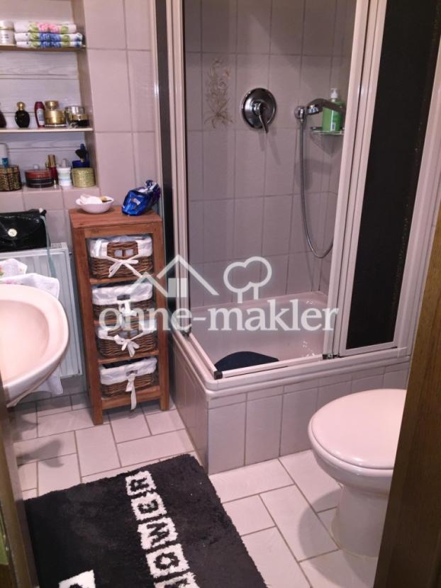 Duschbad mit WC und Waschtisch