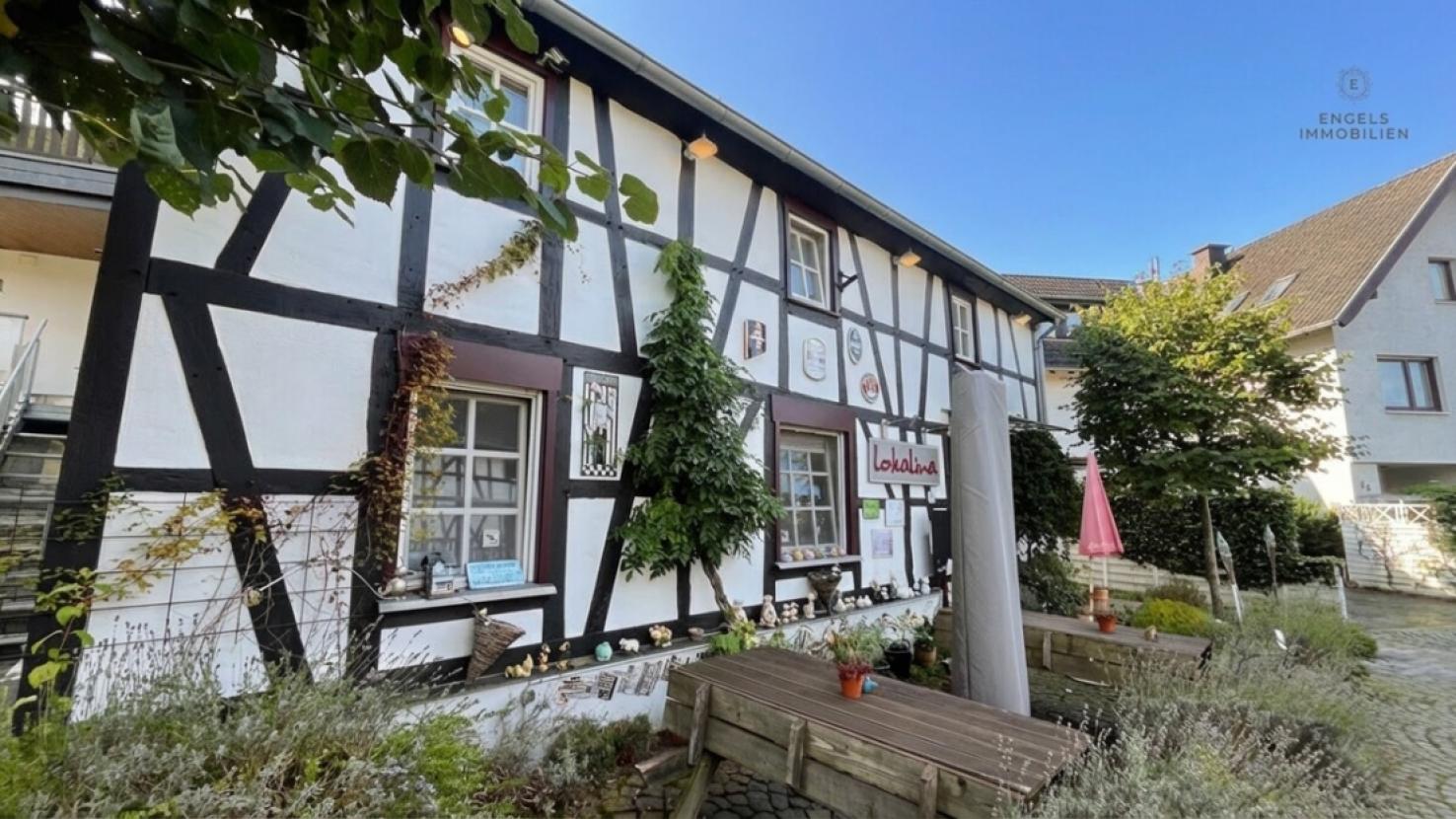 Gaststätte und zwei Wohneinheiten
