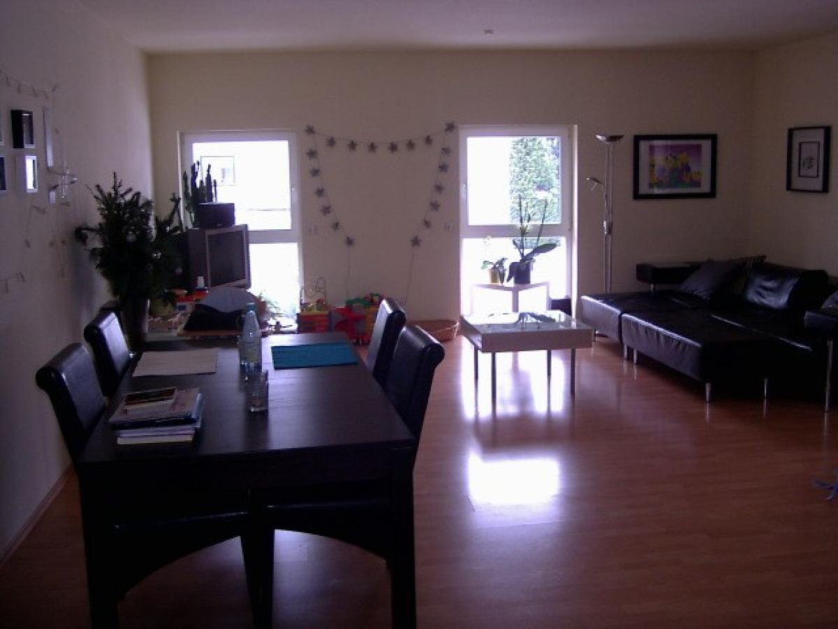 Große Wohnung Wohn- und Esszimmer