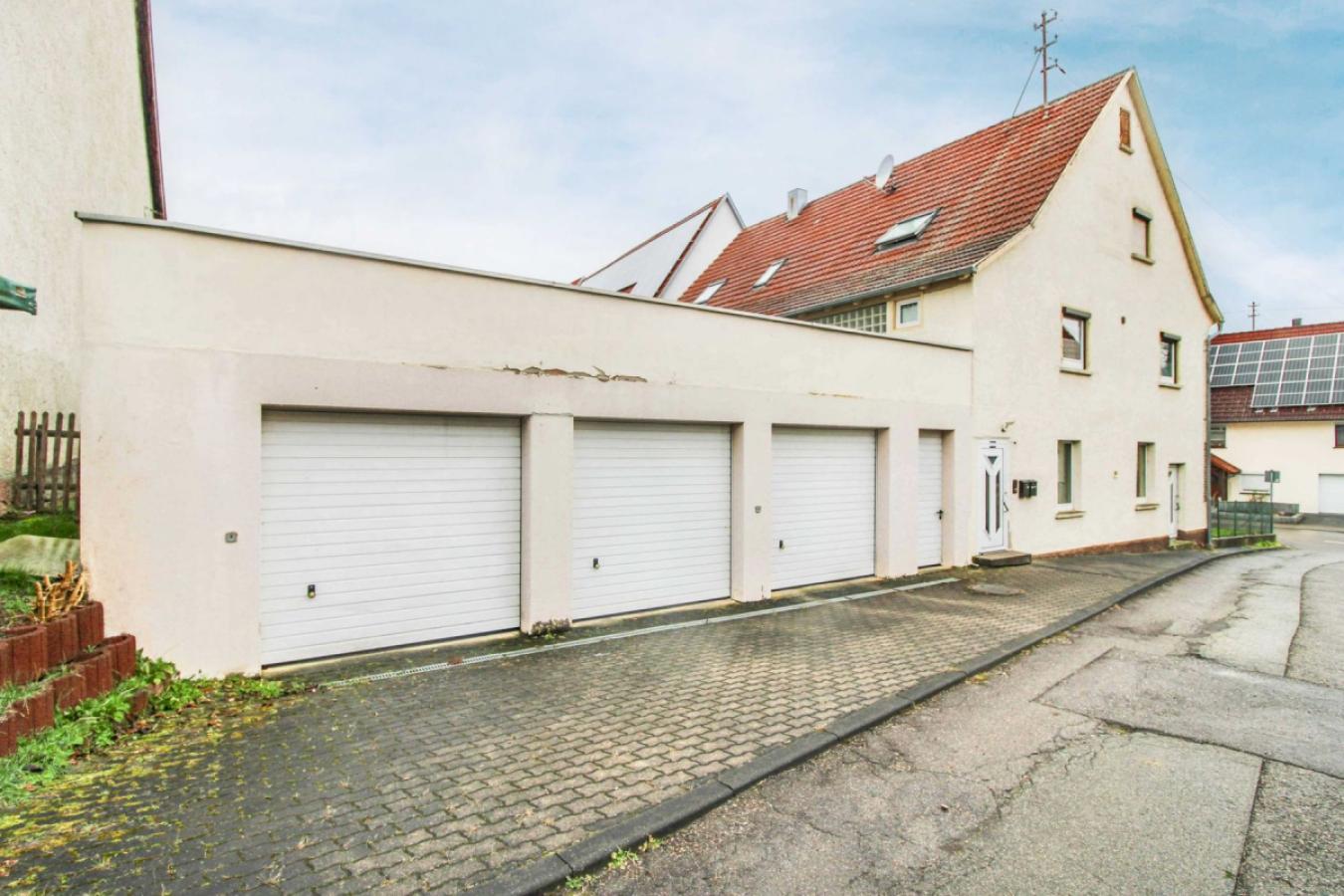 Garagen + Haus Seitenansicht