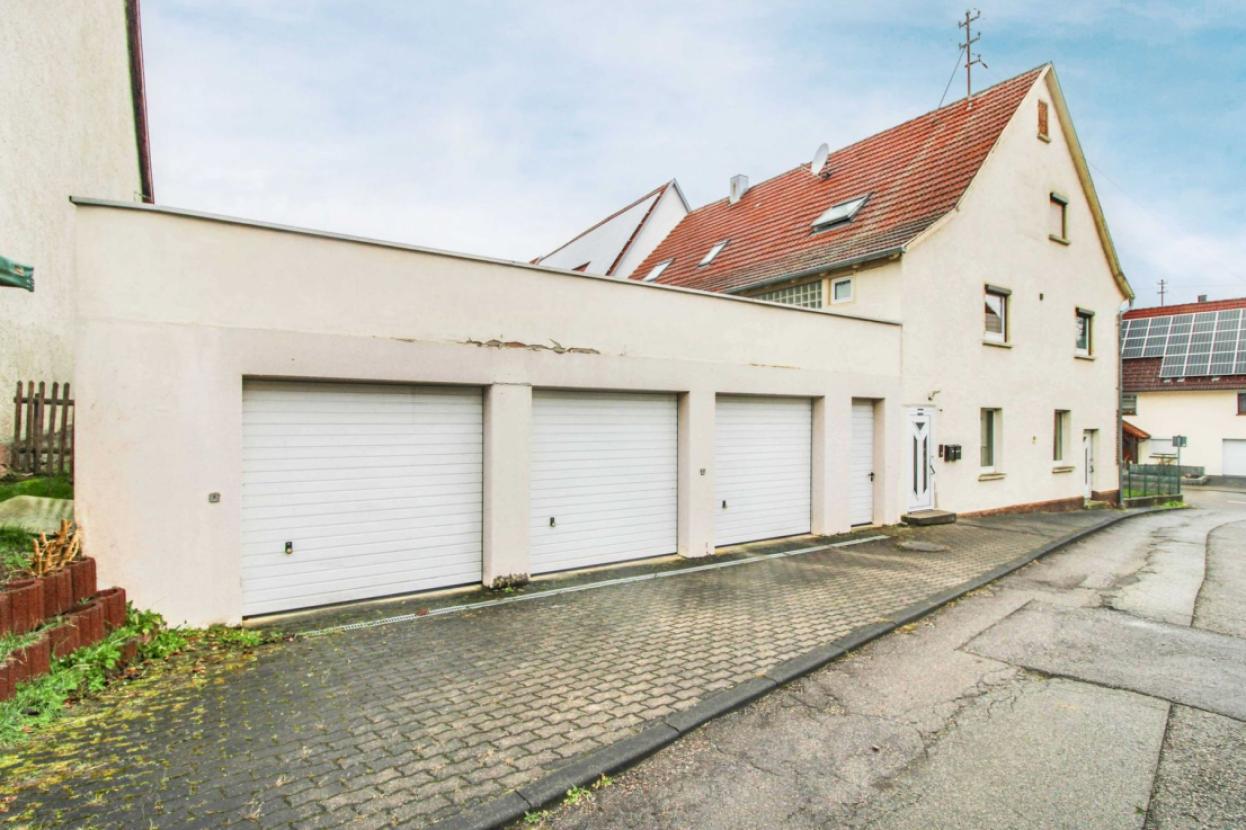 Garagen + Haus Seitenansicht