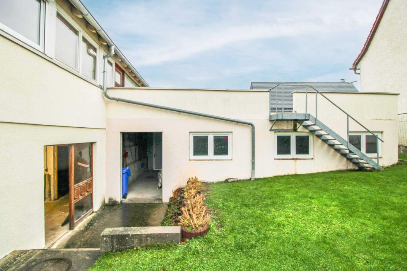 Garten hinterm Haus