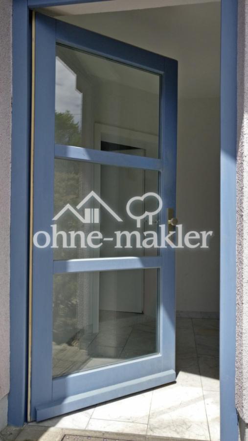 Hauseingang mit Wohnungstüre