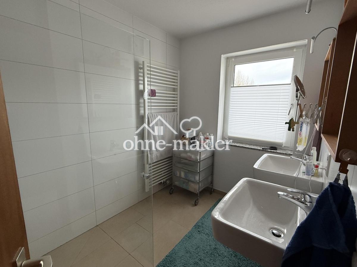 Tageslichtbad m. 2 Waschbecken