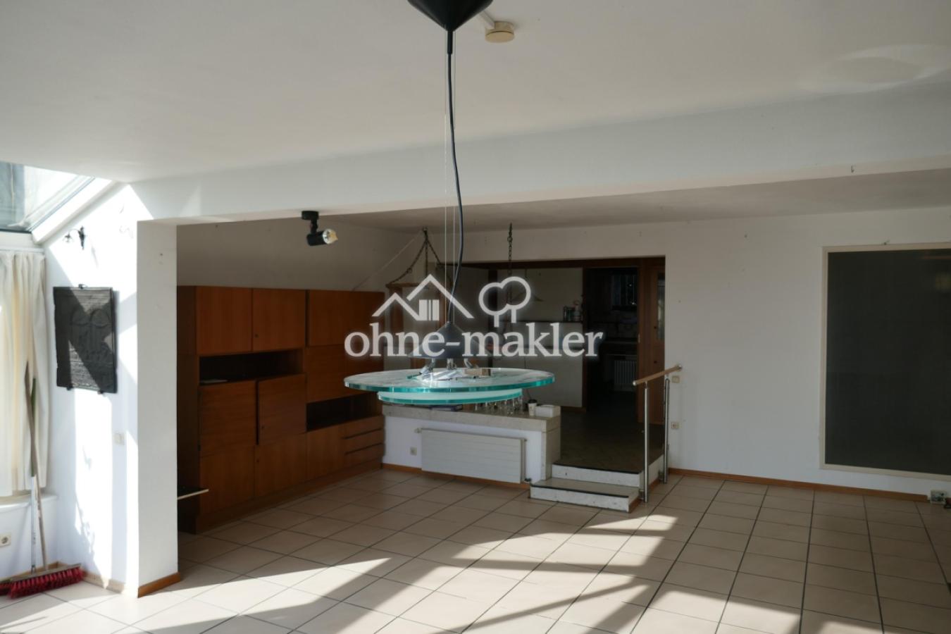 Esszimmer mit Blick auf Küche