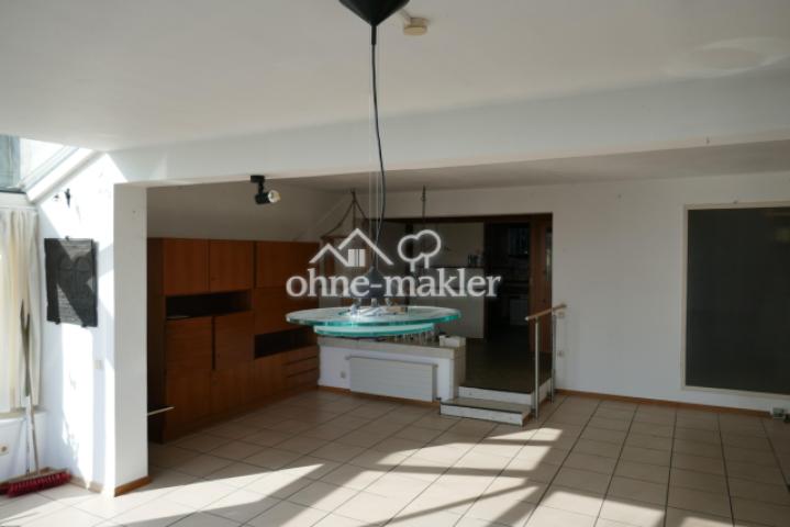 Esszimmer mit Blick auf Küche