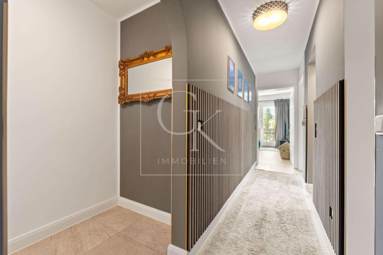 Flur und Eingang OG-Rechts 