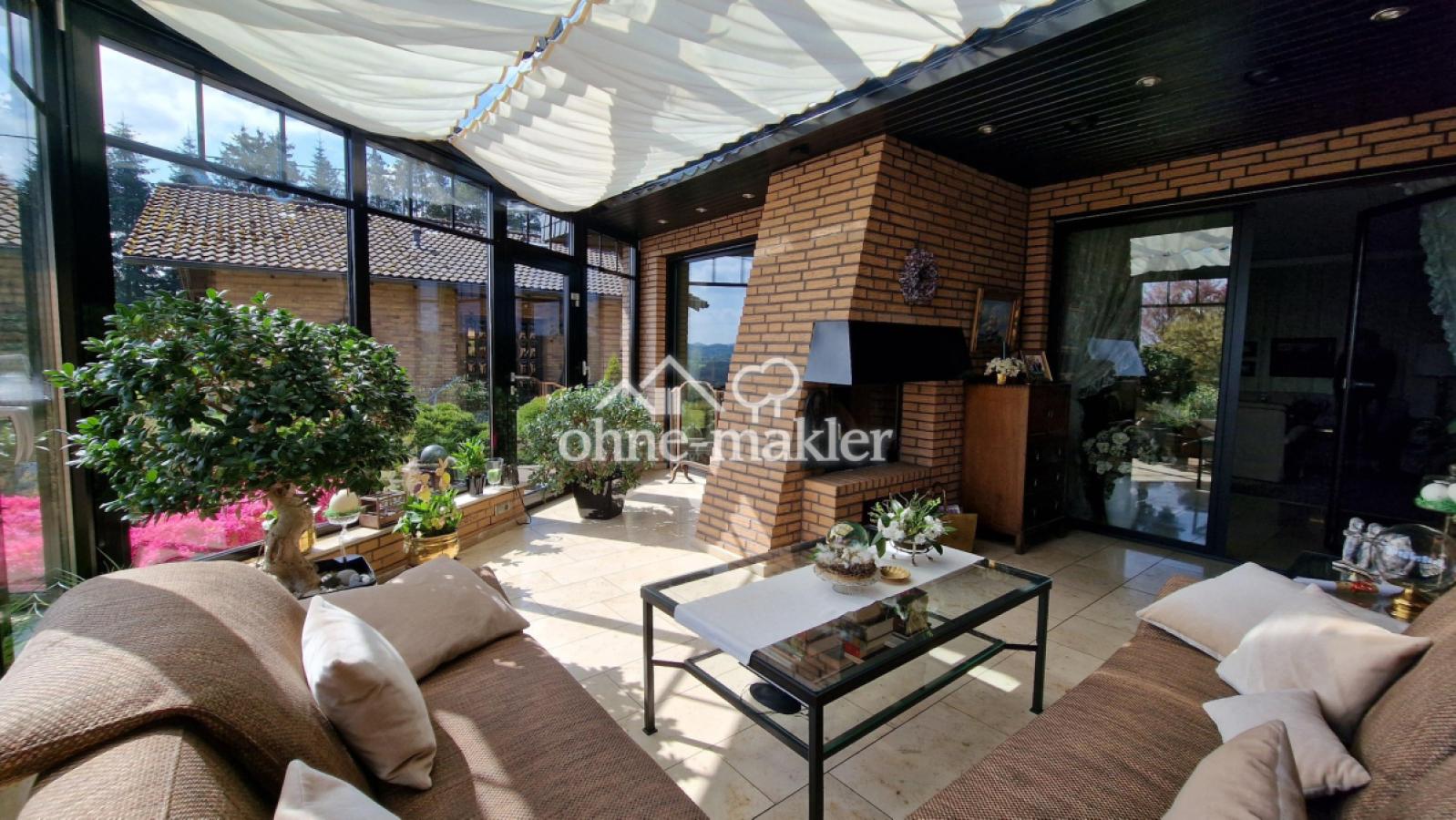 Wintergarten mit Kamin