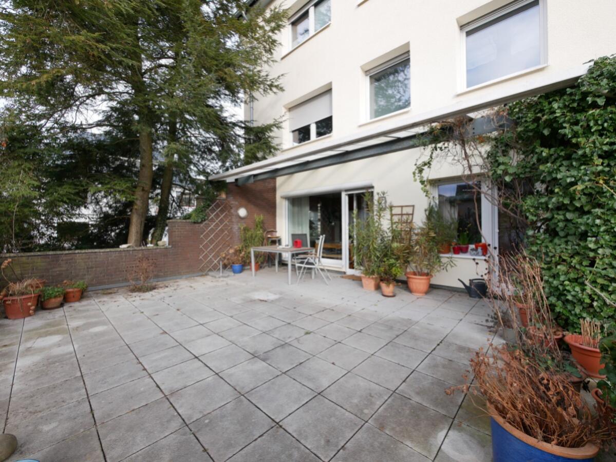 Erdgeschoss - Großzügige Terrasse