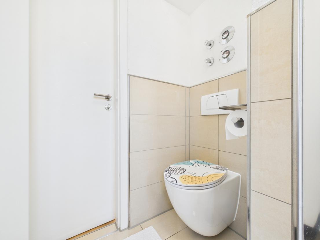 Tageslicht-Badezimmer WC