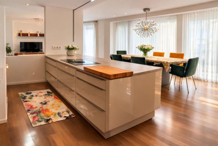 Küche mit Essbereich