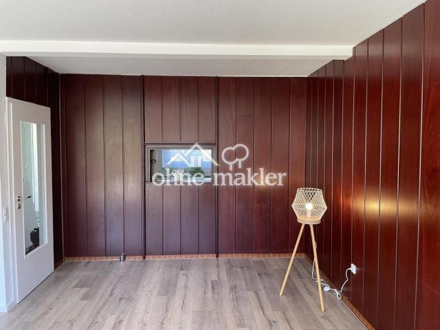 Wohnzimmer mit Durchreiche 