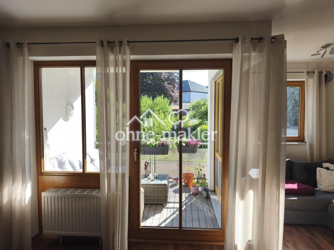 Wohnzimmer mit Blick auf Balko