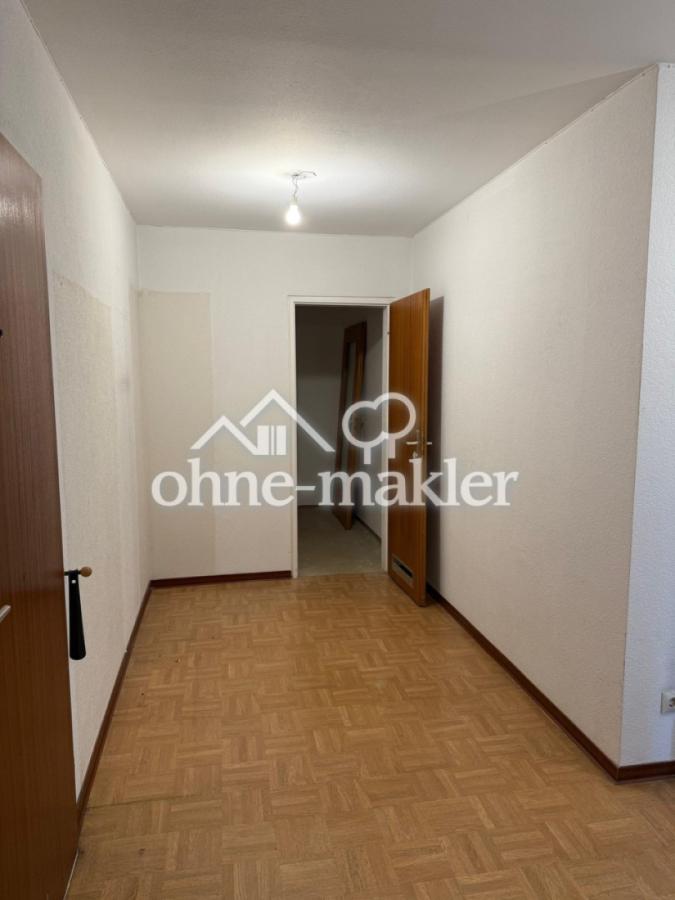 Links zur Garderobe / Kammer