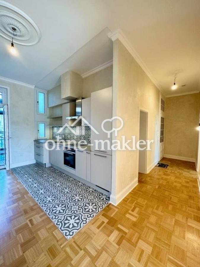 Einbauküche und Flur