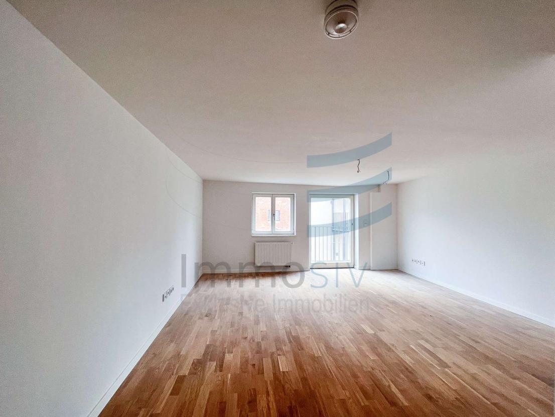 Zimmer mit Balkonzugang