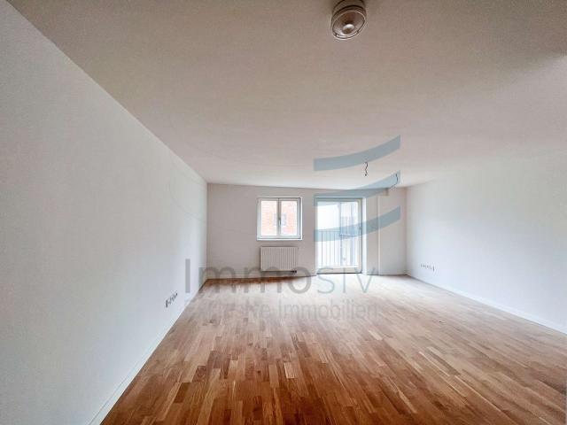 Zimmer mit Balkonzugang