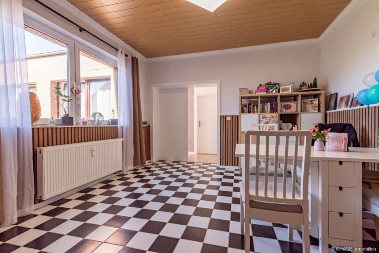 EG Anbau - Esszimmer, an offener Küche