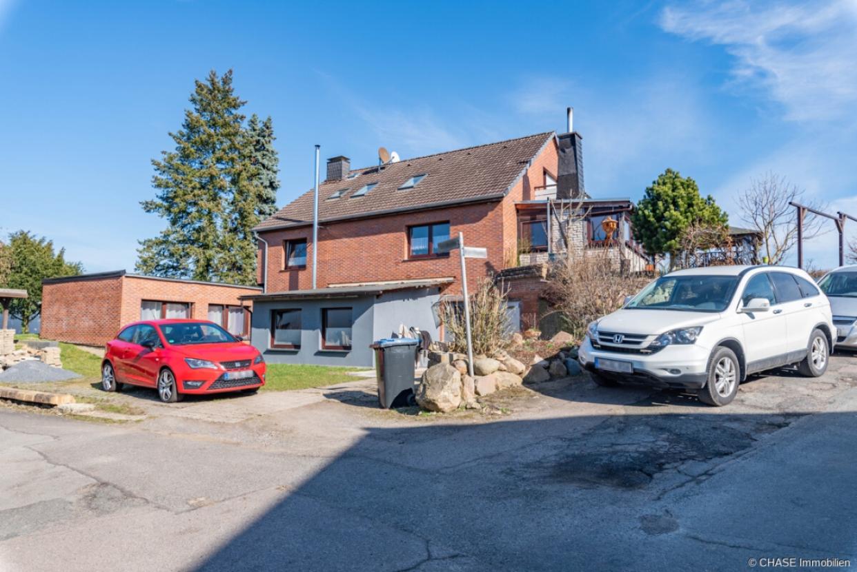 Außenansicht, Ecke des Grundstücks straßenseitig